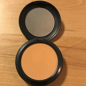 Brand new MAC studio fix powder c6